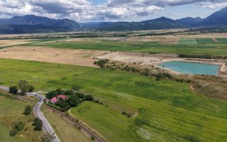 TEREN 5.001 MP – POZIȚIE EXCEPȚIONALĂ LA IEȘIREA DIN ZĂRNEȘTI - Poză 1