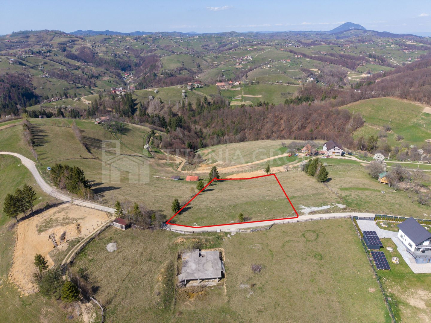 Teren intravilan în Poiana Mărului, 3.791 mp cu priveliste panoramica - Poză 4