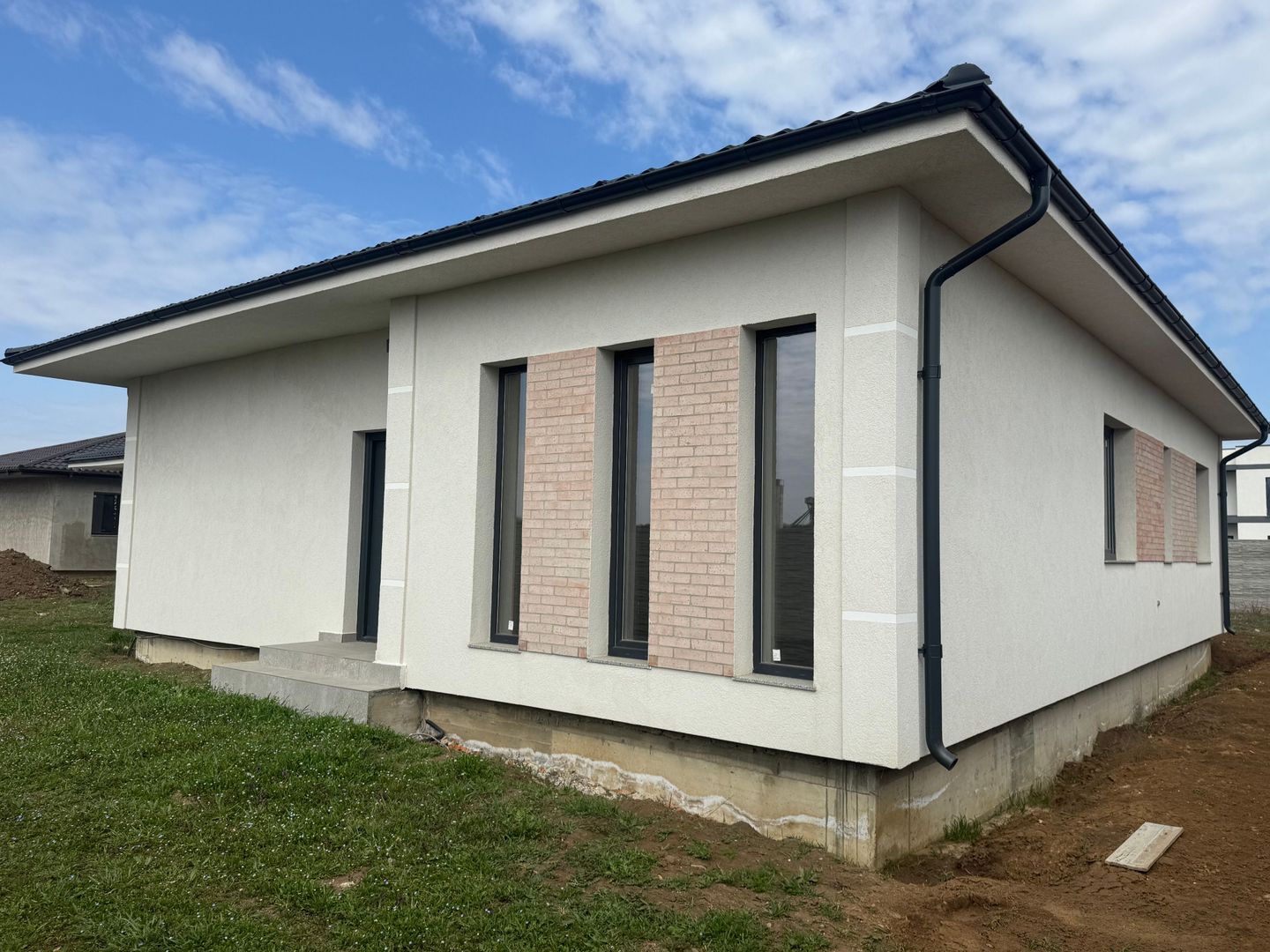 Casa parter Tunari 5 camere curte 500m2, UTILITATI, zona buna - Poză 2