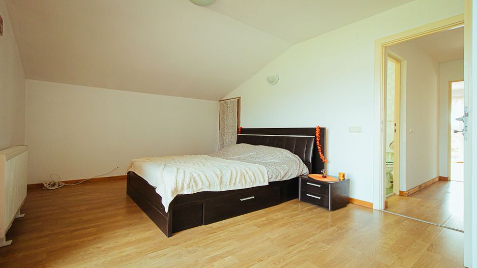 Exclusivitate - Sanpetru, casa cu priveliște deosebită - Poză 10