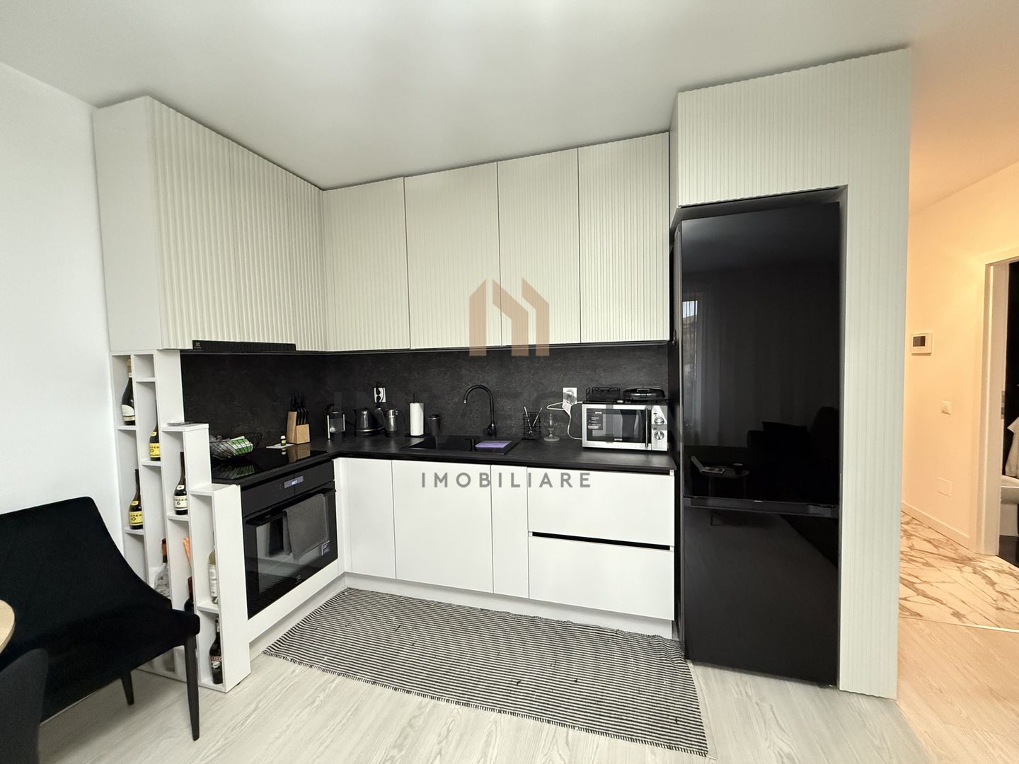 Locuință elegantă cu terasă generoasă și parcare subterană - Poză 3