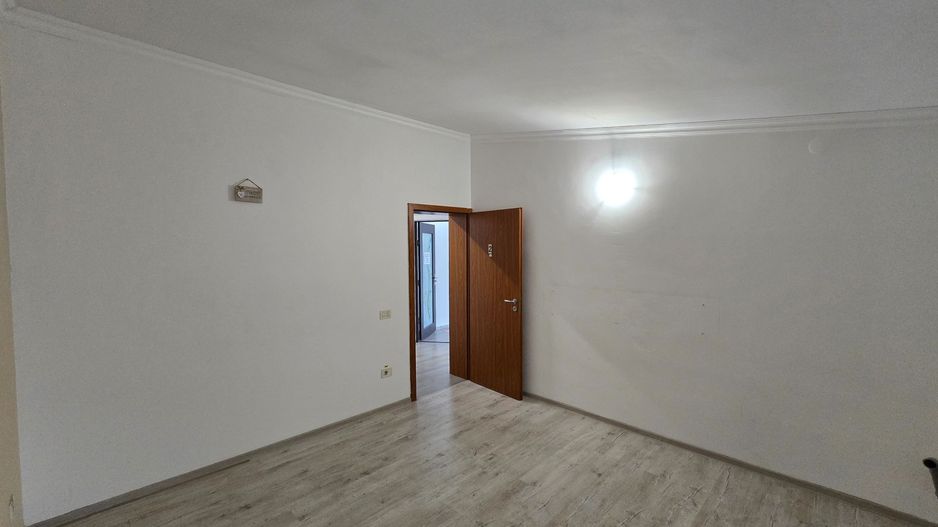 Etaj vila cu 5 camere, Dumbravita, Ideal pentru activitati comerciale - Poză 4