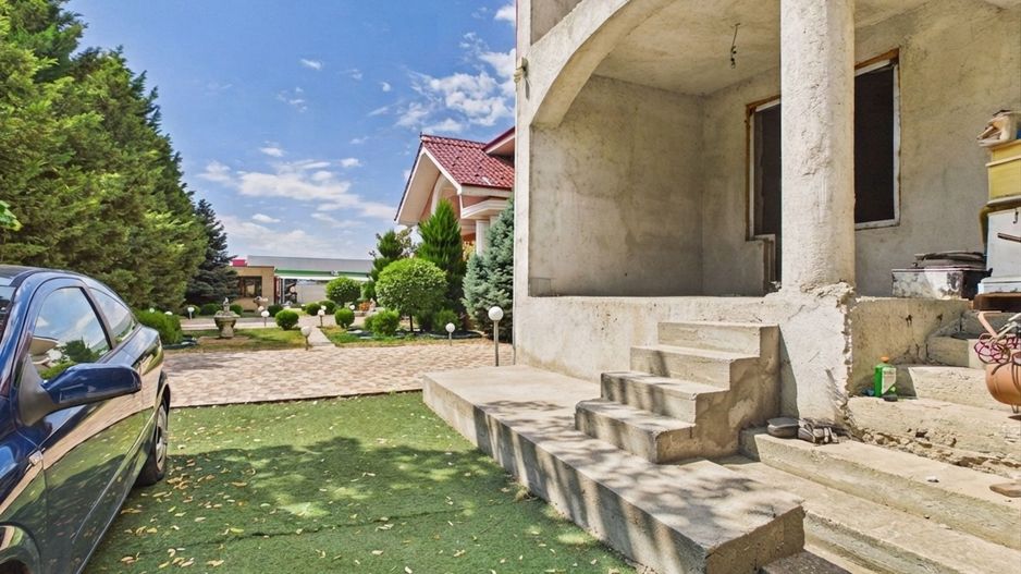 Clădire 850 mp, Czaran Gyula, 8 parcări - Poză 2