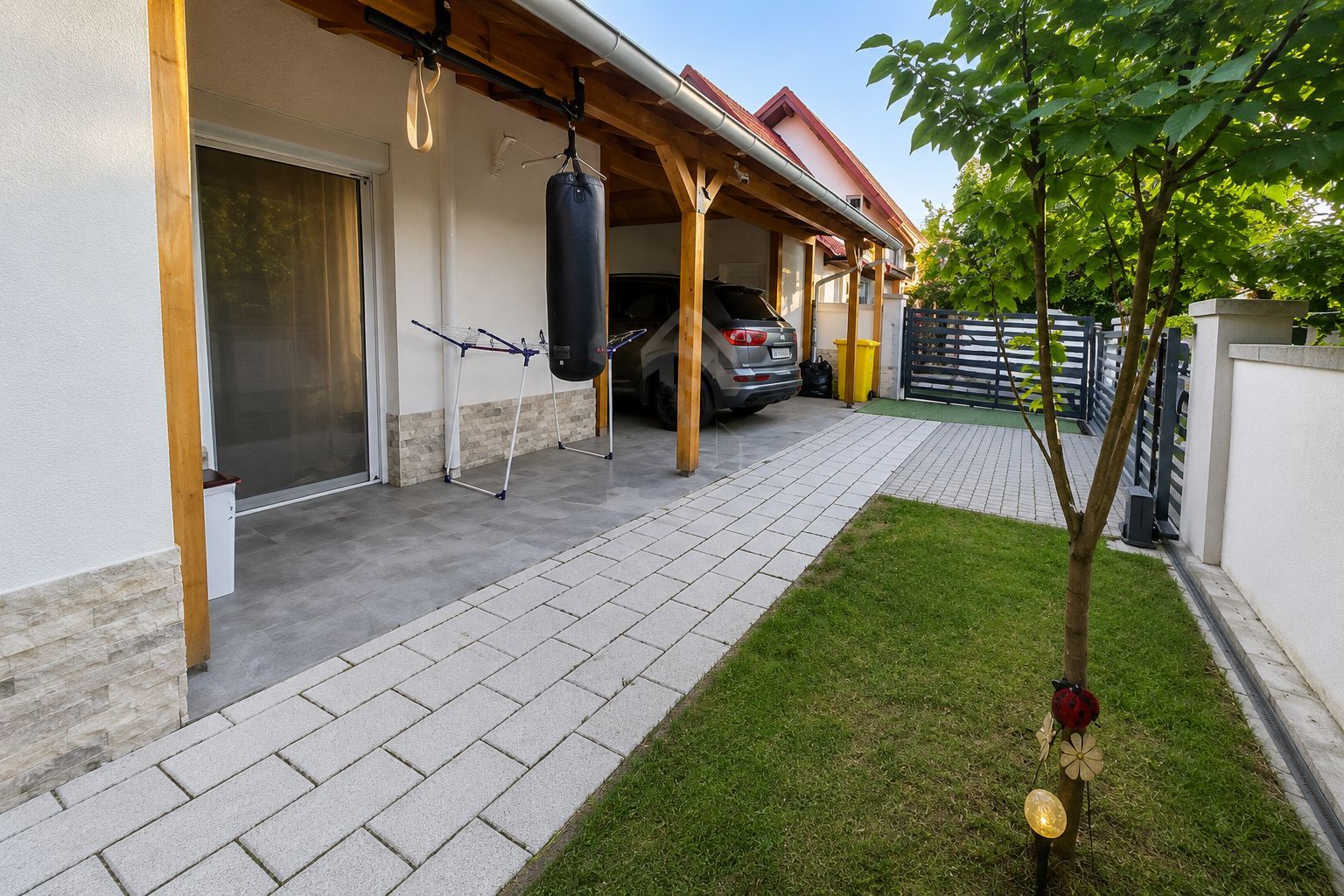 Duplex Spațios cu 3 Dormitoare și Curte Amenajată | - Poză 6