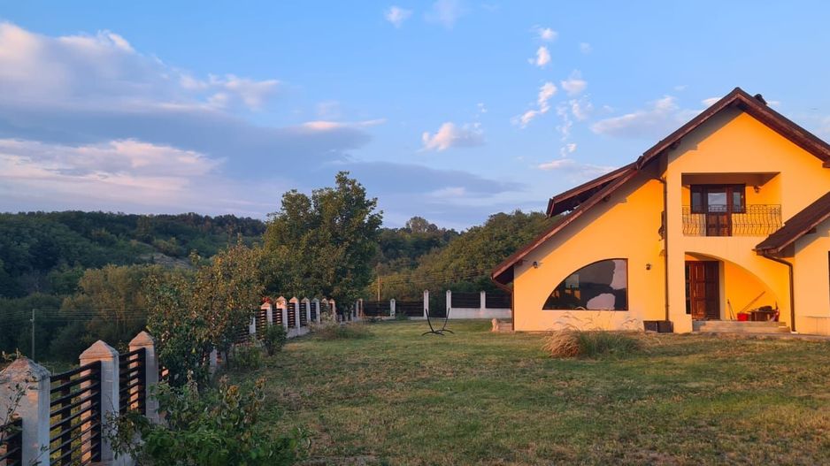 Refugiu la munte - casă cu 3070 mp teren și vedere spre Vârful Rânca - Poză 3