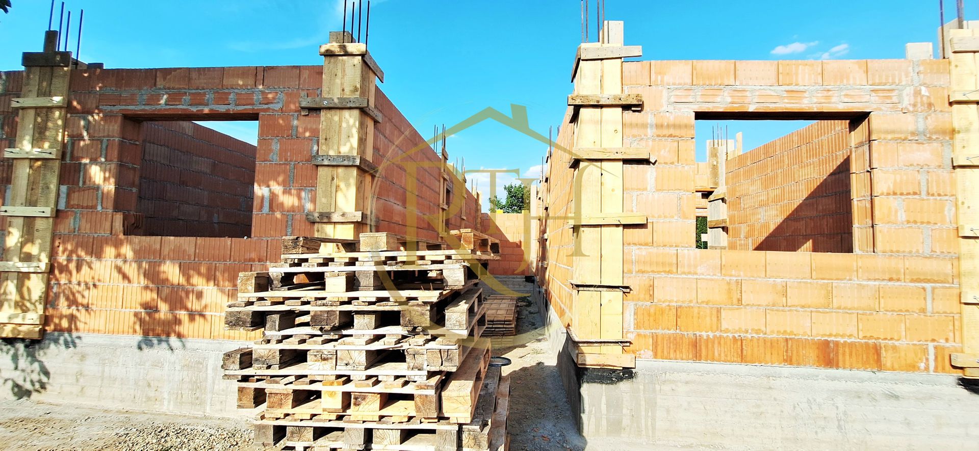 Oferim spre vanzare, Case tip duplex despartite prin spatiu verde, Giroc - Poză 13