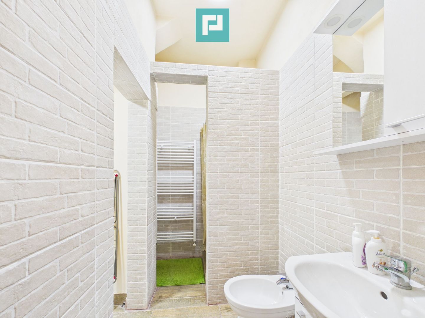 Apartament ultracentral, renovat, cu garaj - Poză 8