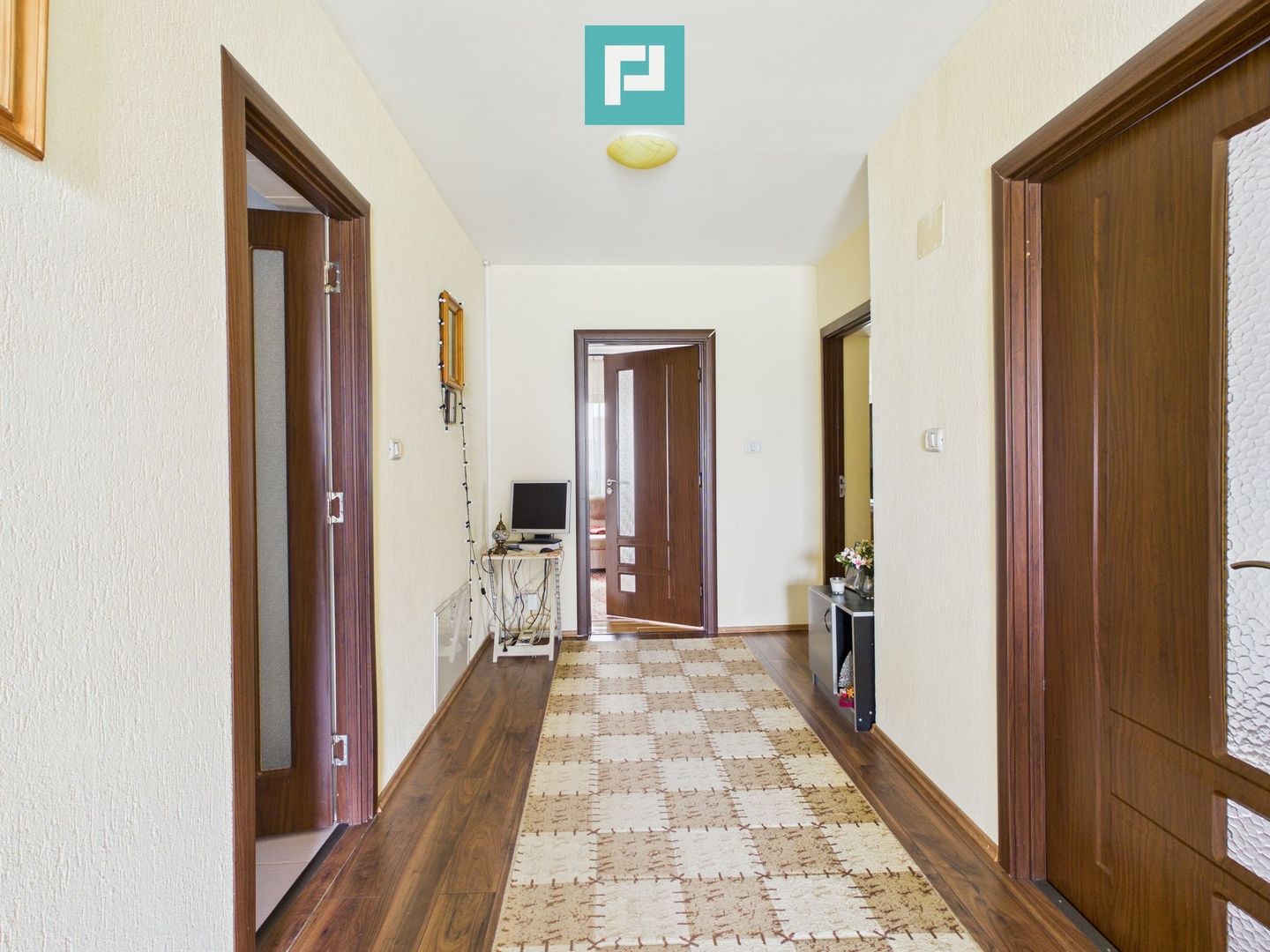 Vilă cu 6 camere și teren generos în Șagu - Poză 22