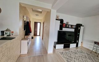 Casa individuala impartita in 2 apartamente | Ianova - Poză 4