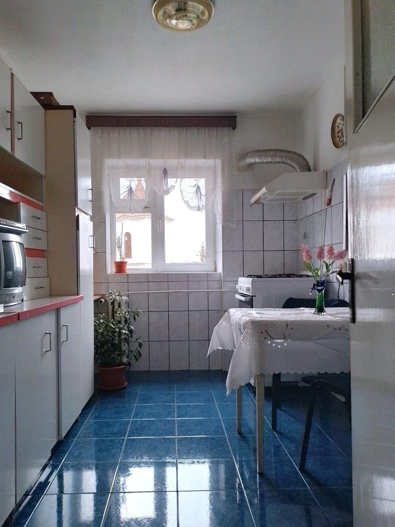 Apartament cu 3 camere, decomandat, zona Republicii - Poză 3