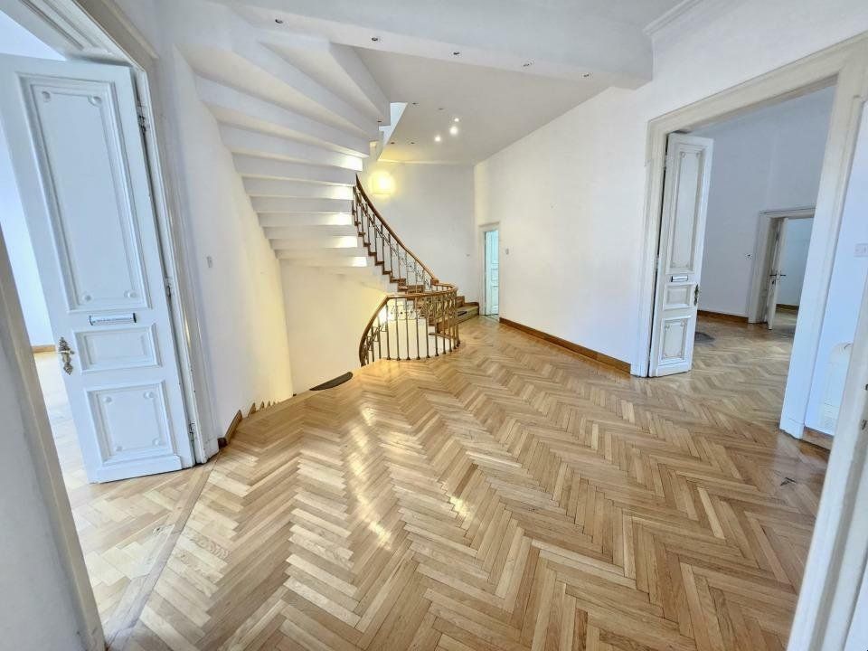 Ag BRASADAS închiriază vila cu 22 camere Piata Universitatii - Poză 16