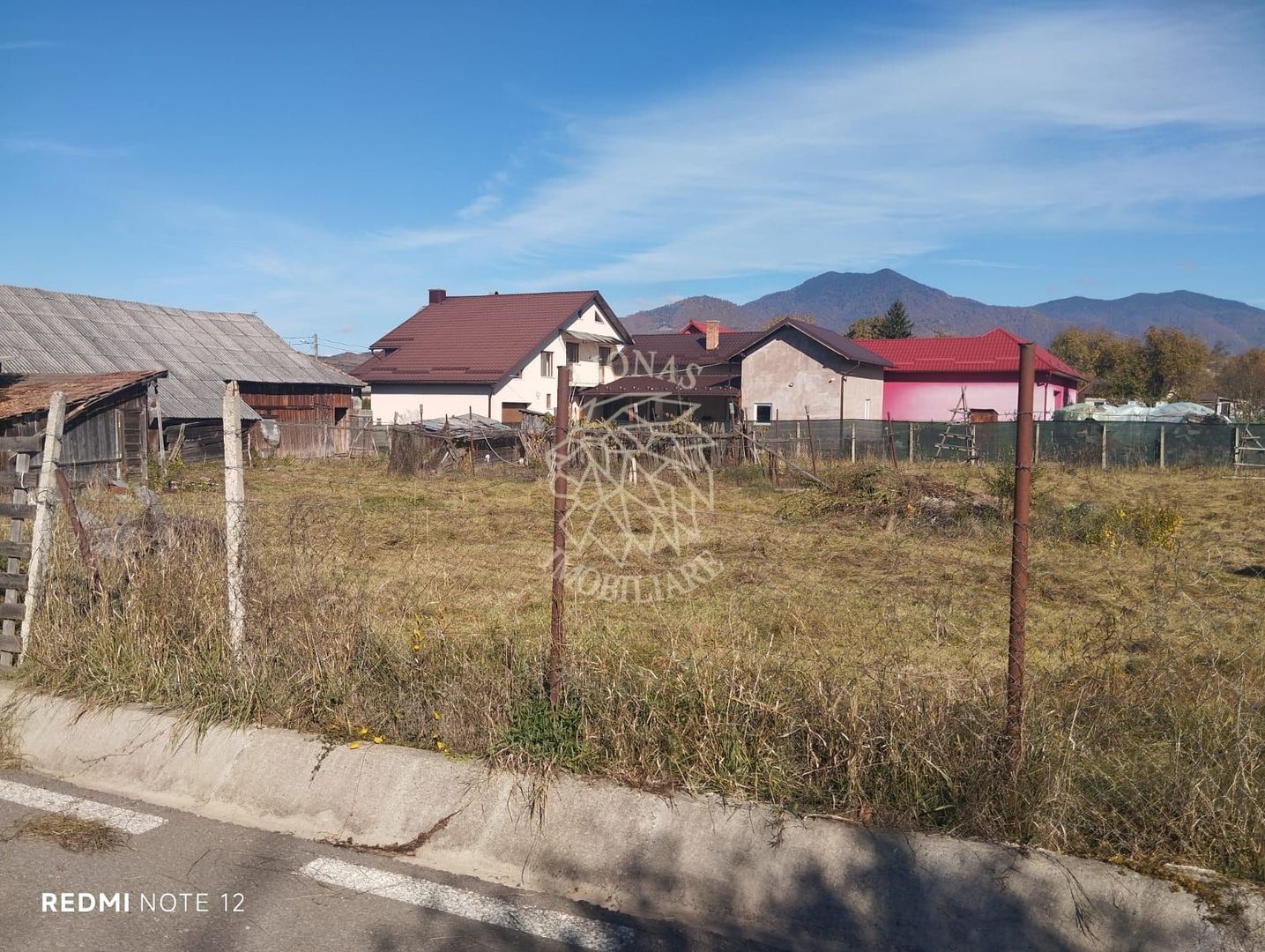 Teren intravilan 1000 mp la drum asfaltat-utilitati-Josenii Bargaului - Poză 3