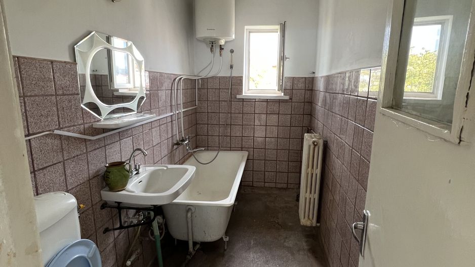 vand apartament 2 camere zona Crihala - Poză 4
