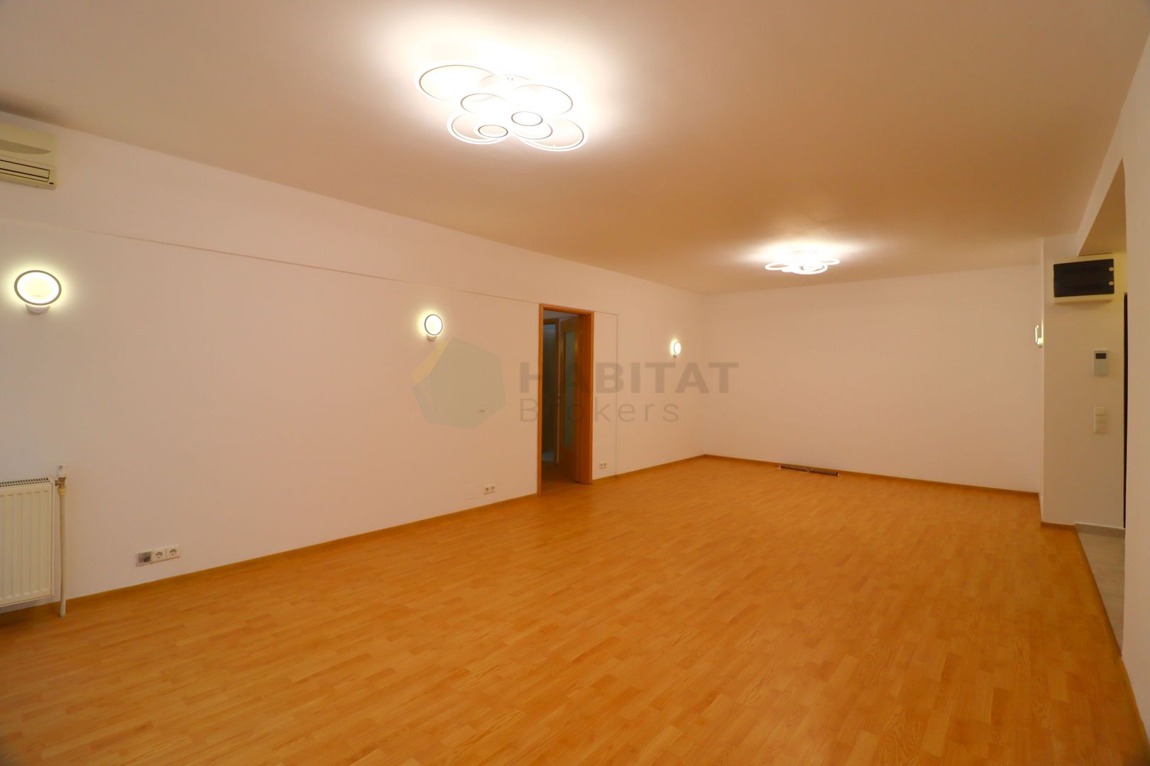Proaspat igienizat, spatios, parcare subterană - Poză 8