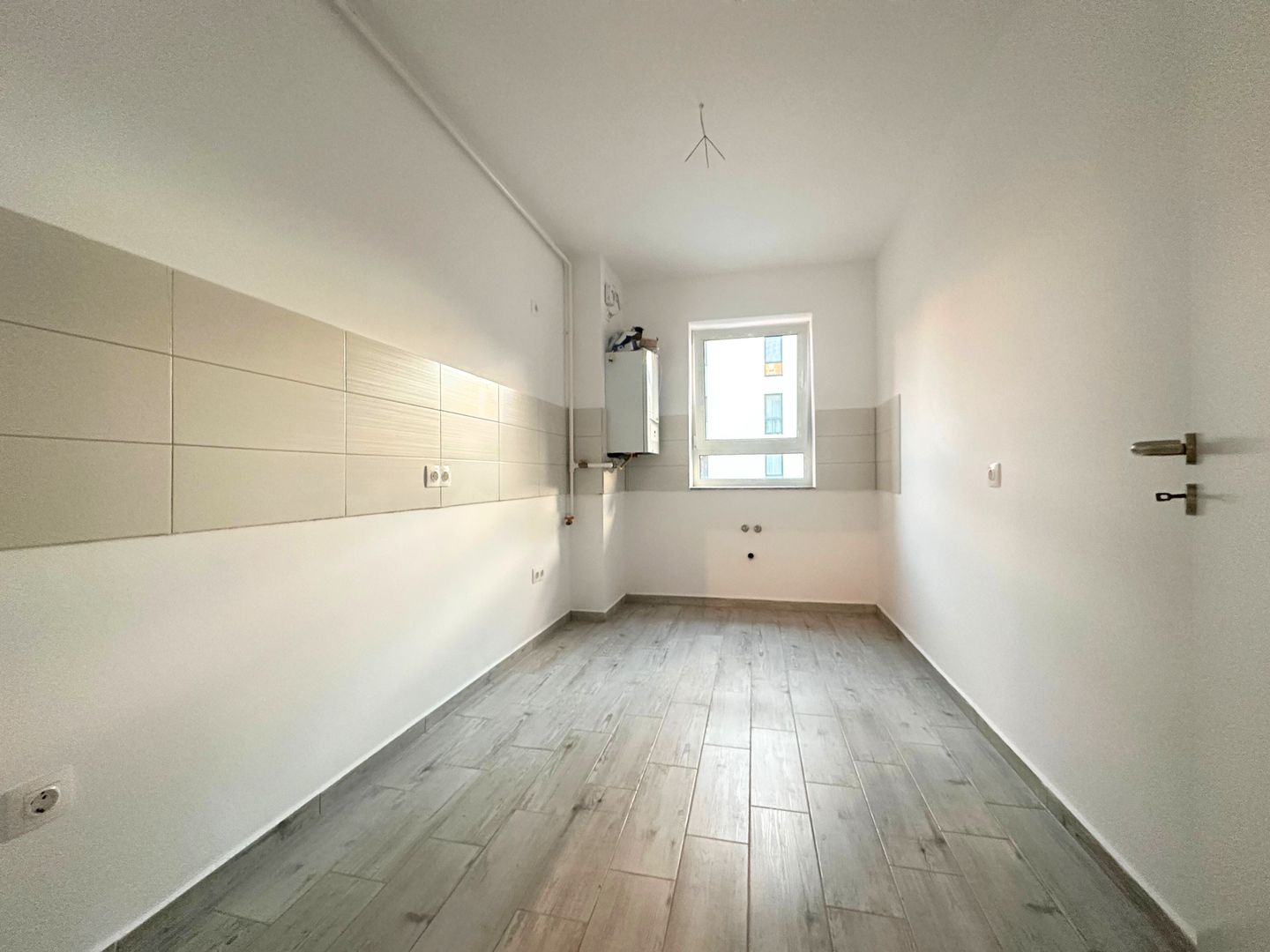VÂNZARE APARTAMENT 2,5 CAMERE  NOU NELOCUIT - Poză 17