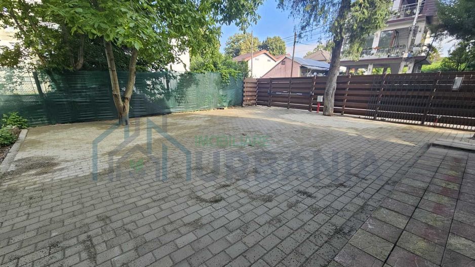 De Închiriat Imobil Mixt: Parter Spațiu Comercial + Etaj Locuit + Curte cu 7 Locuri Parcare, Acces Automatizat - Zona Tătărași Eternitate - Poză 3