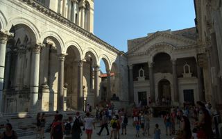 Casa deosebita in zona semicentrala - Poză 15