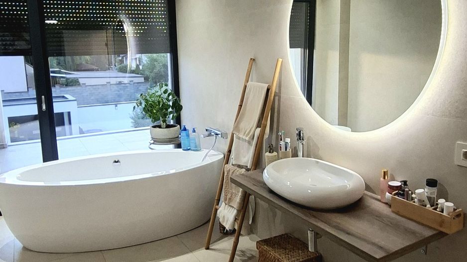 Locuinta individuala exclusivista cu piscina - Dumbravita - Poză 19