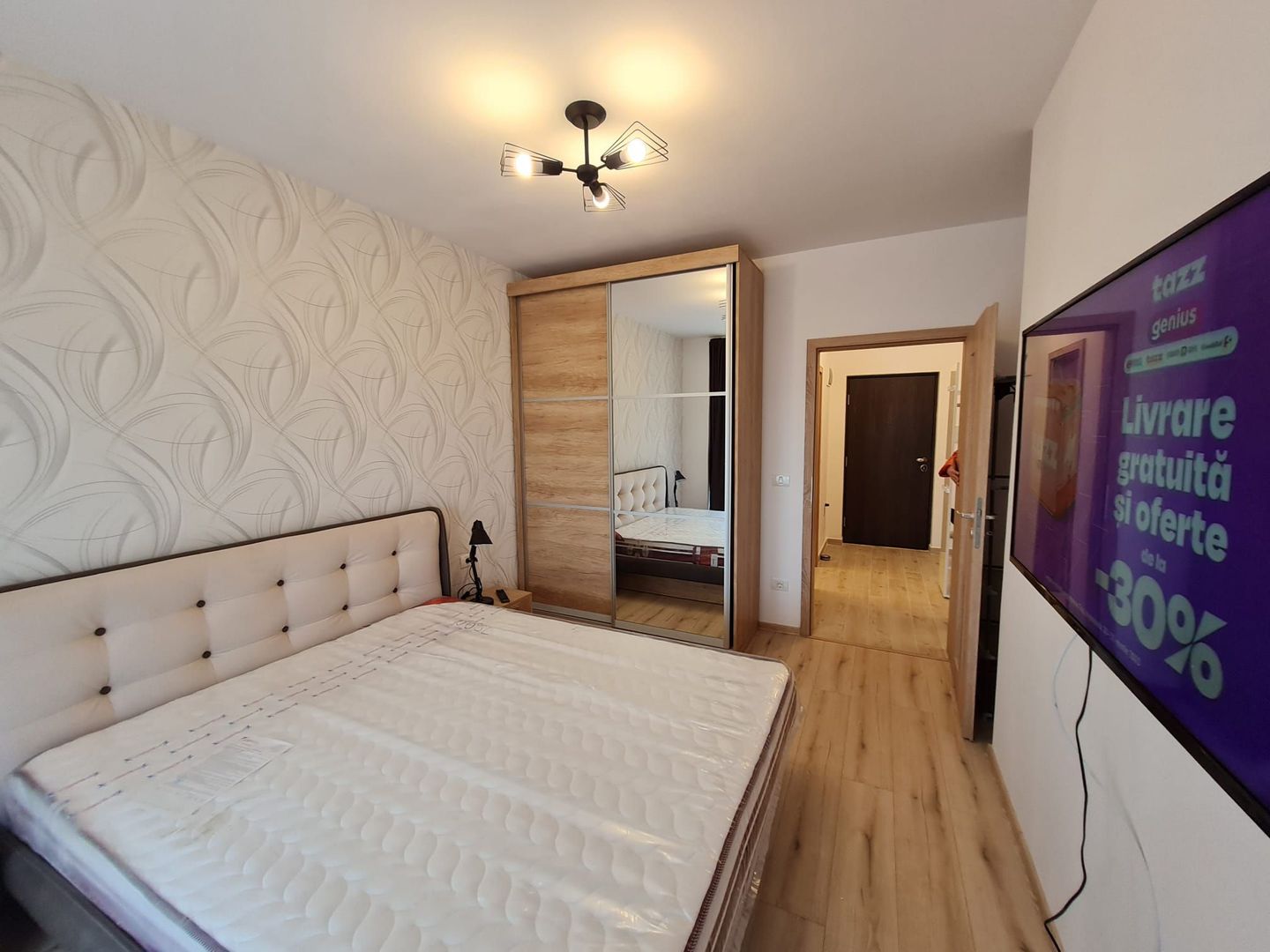 Lux la 5 minute de Iulius Town - Poză 6