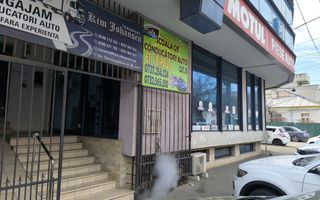 CENTRU ATELIERELOR - Spatiu comercial cu suprafata vitrata mare ! - Poză 3