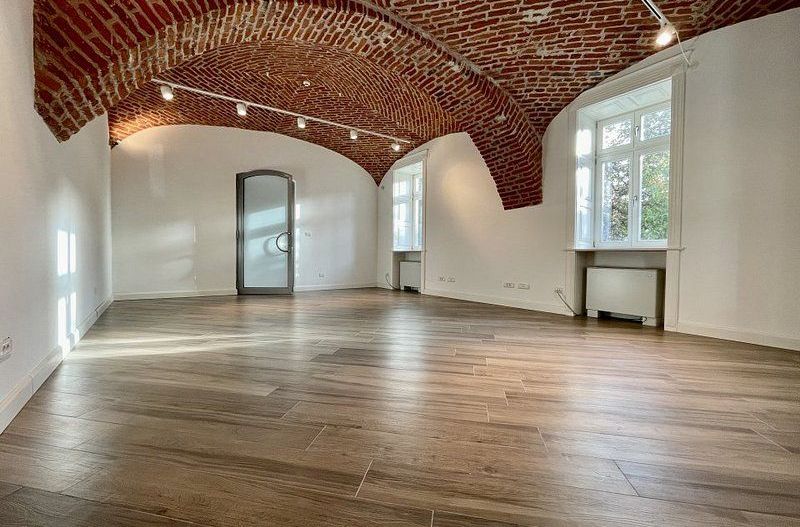 Spatiu birou in cladire istorica restaurata - Poză 2