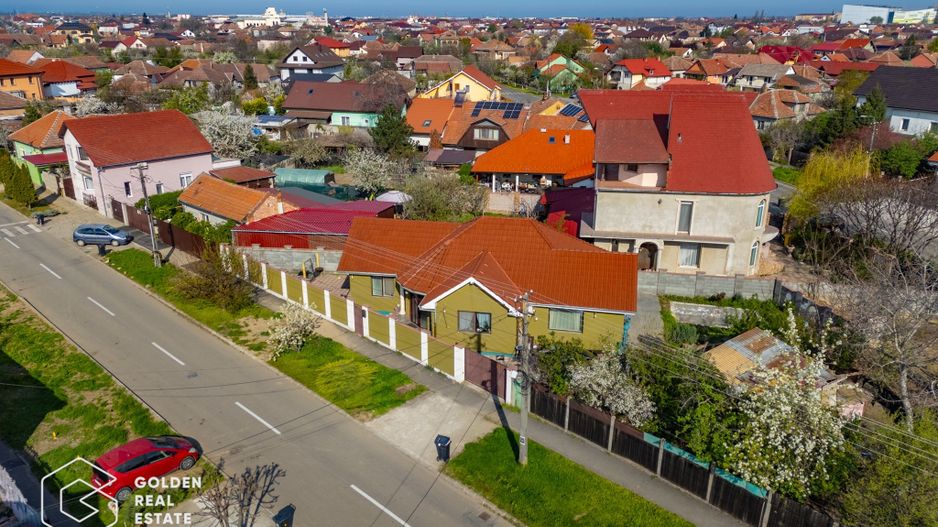 Casa spatioasa cu piscina si teren generos in Bujac - Poză 15