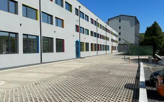 Spatii de birouri si hala de vanzare 3000 mp - Poză 2