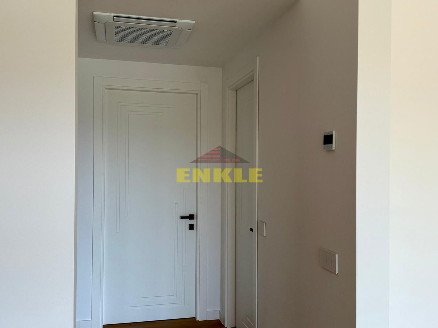 Apartament de lux, 5 minute de Botoșani, 109 mp utili+terasă si curte - Poză 11