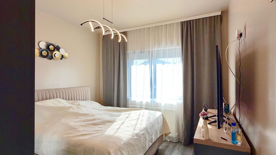 Duplex despartit prin baie - 4 camere I mobilat I Sanmihaiu Roman - Poză 9