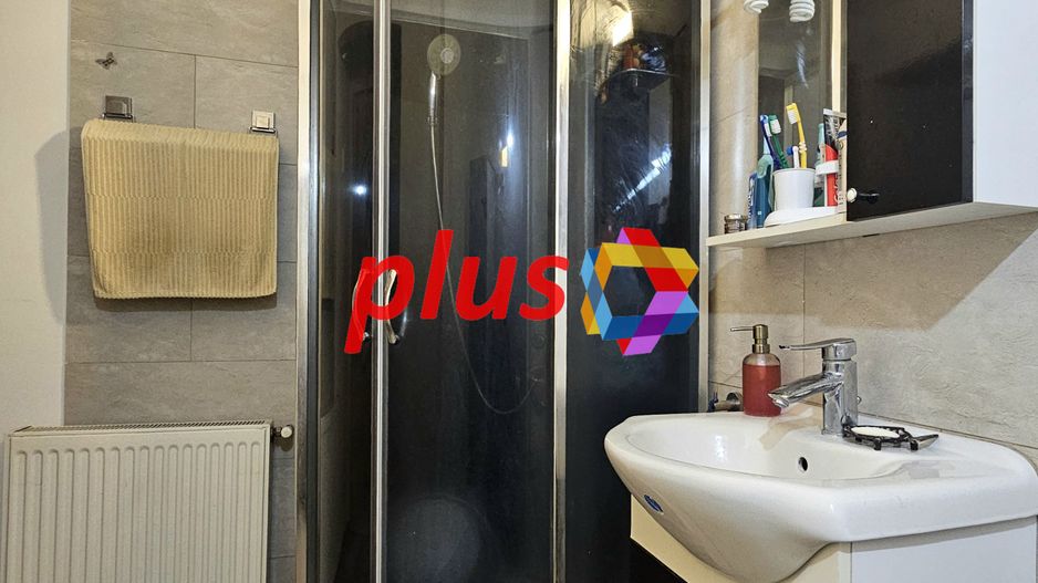 Oportunitate - Apartament cu trei camere in vila, zona Tractorul 70 mp - Poză 9