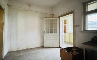 Casa singur in curte cu acces auto si teren 270 mp in zona Razboieni - Poză 1
