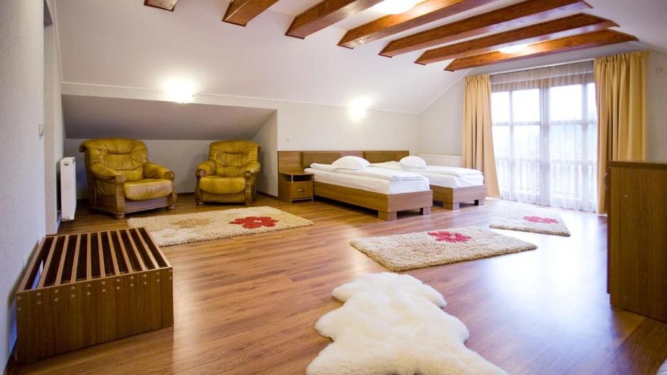 Domeniu turistic, zona pitoreasca, priveliste, aer curat, Fundata, Brasov - Poză 2