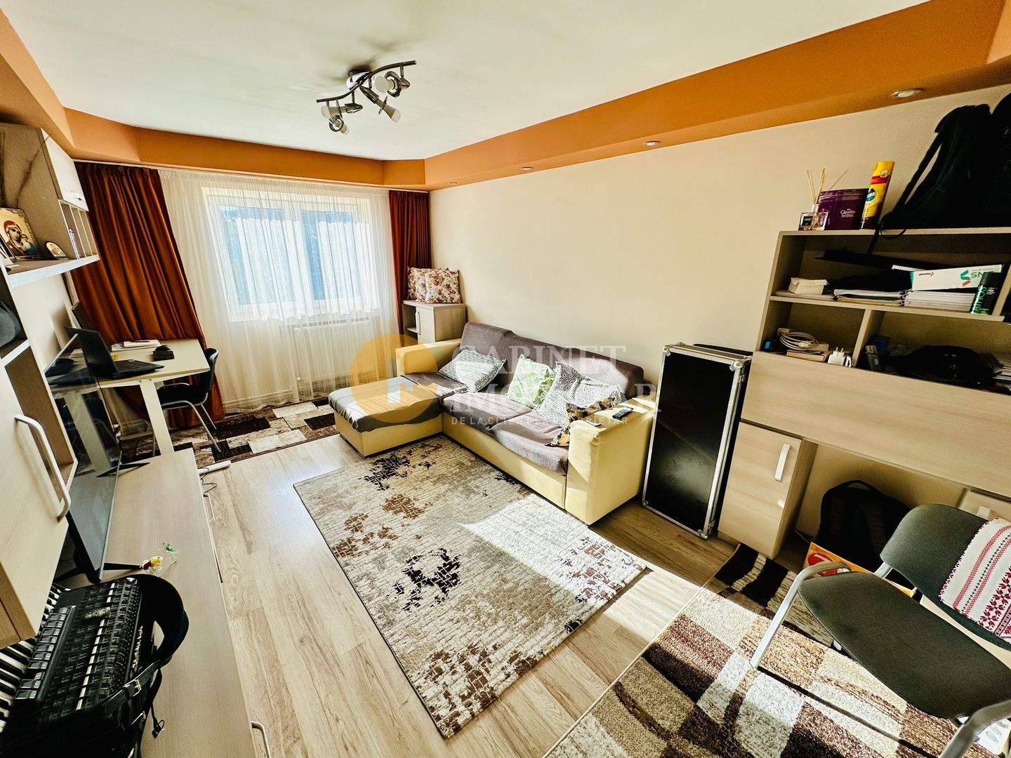 Nicolina 1 - Apartament cu 3 Camere Decomandat - Bloc 1981 - Poză 2