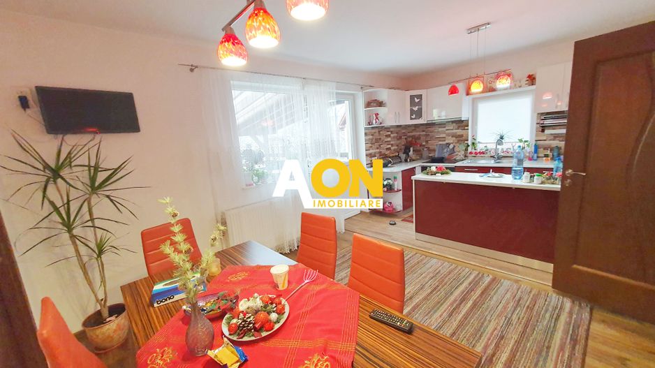 Casa pt 2 familii sau pt. clinica medicala, 8 camere, 486 mp teren - Poză 2