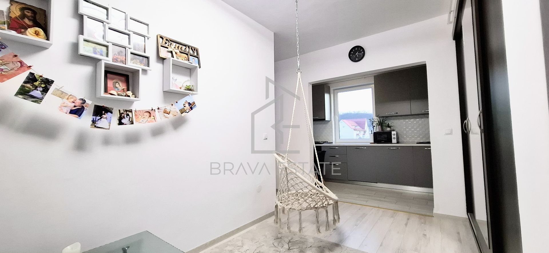 Apartament 61mp, cu balcon, parcare, zona Eroilor Floresti - Poză 3