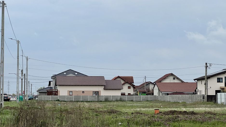 TEREN CU AUTORIZATIE DE CONSTRUIRE - Poză 2