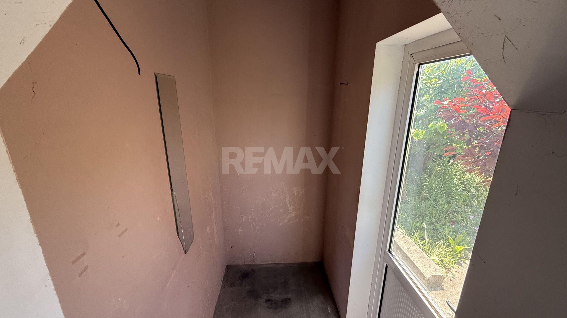 Casă de vânzare în satul Brăila, comuna Băcioi – locuință confortabilă într-un cadru liniștit și pitoresc - Poză 11