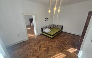 Apartament la casa cu 3 camere si curte Strada Bucegi - Poză 11