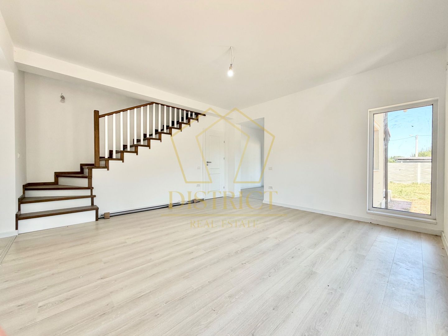 Duplex cu 5 camere si 2 bai, 470 mp teren si 115 mp utili in Ghiroda. - Poză 1