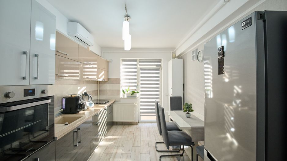 Apartament cu 2 camere, decomandat - Poză 1