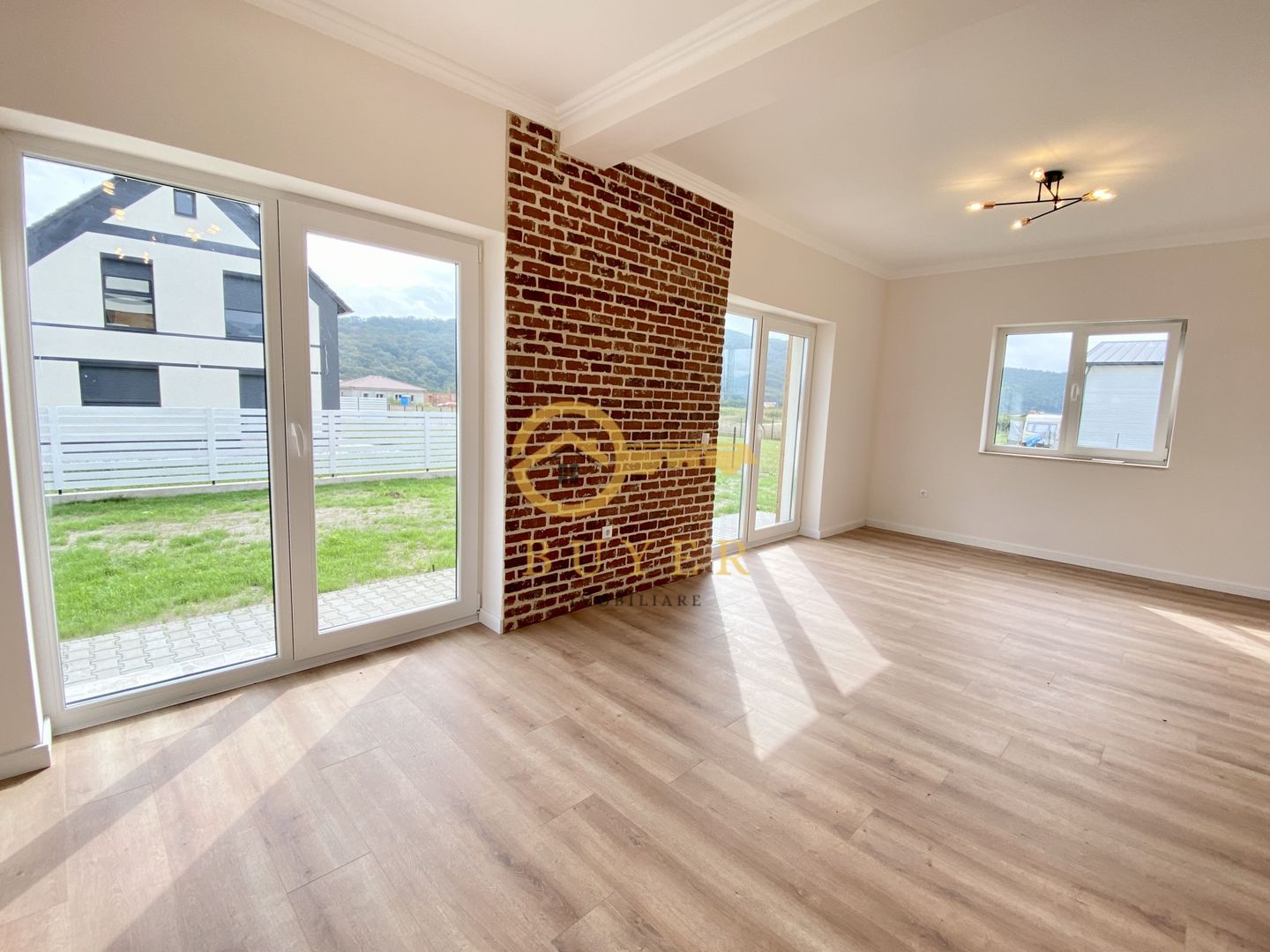 Casa intabulata, finisata LA CHEIE- Talmaciu, zona cu peisaj superb - Poză 2