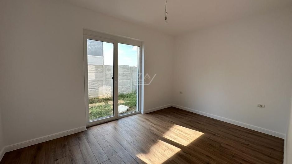 Gradina proprie. Clima. Loc de parcare. - Poză 7