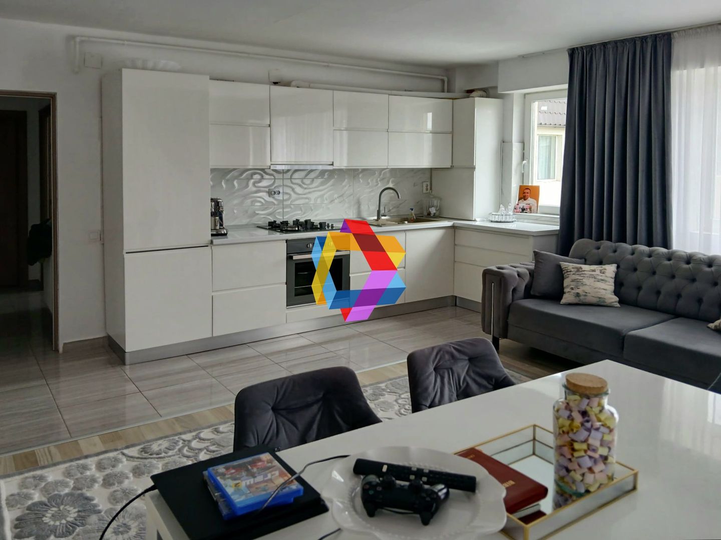 Apartament cu trei camere, zona Tractorul - Coresi, 70 mp - Poză 5