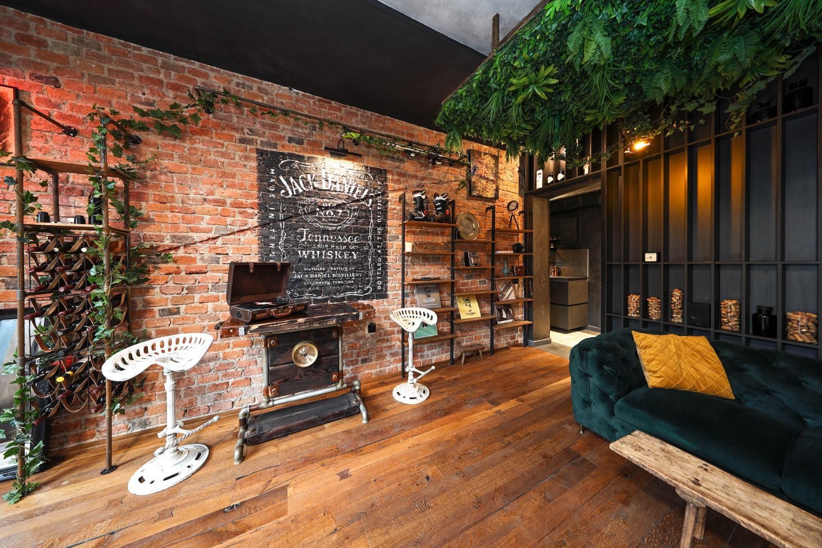 Bijuterie arhitecturală cu dotări smart in centrul Brasovului - Poză 2