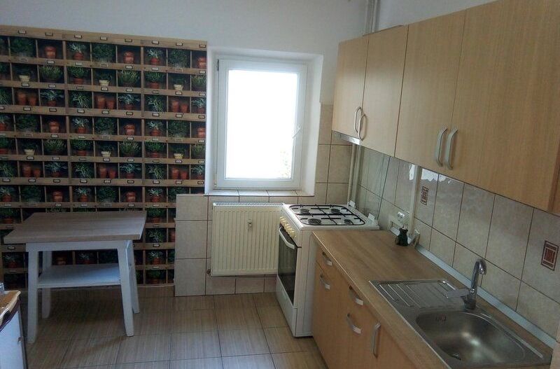 De vanzare apartament 3 camere Apusului - Poză 1