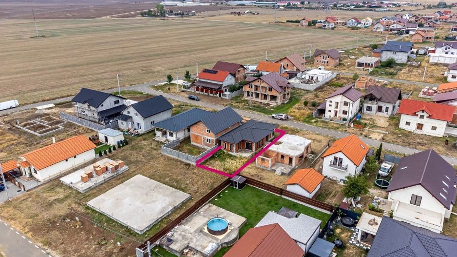 Casă nefinisata la sol in Fântânele, cartier nou Comsion 0 - Poză 2