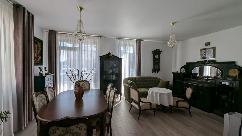 Apartament 3 camere 2 bai 70 mp utili terasa si parcare in Selimbar - Poză 1