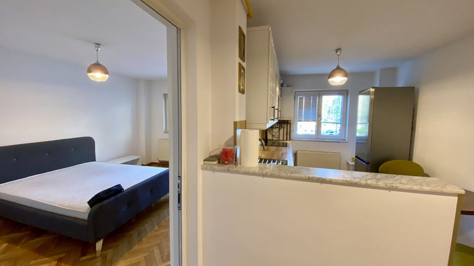 Apartament cu 3 camere in Centrul Civic - Poză 3