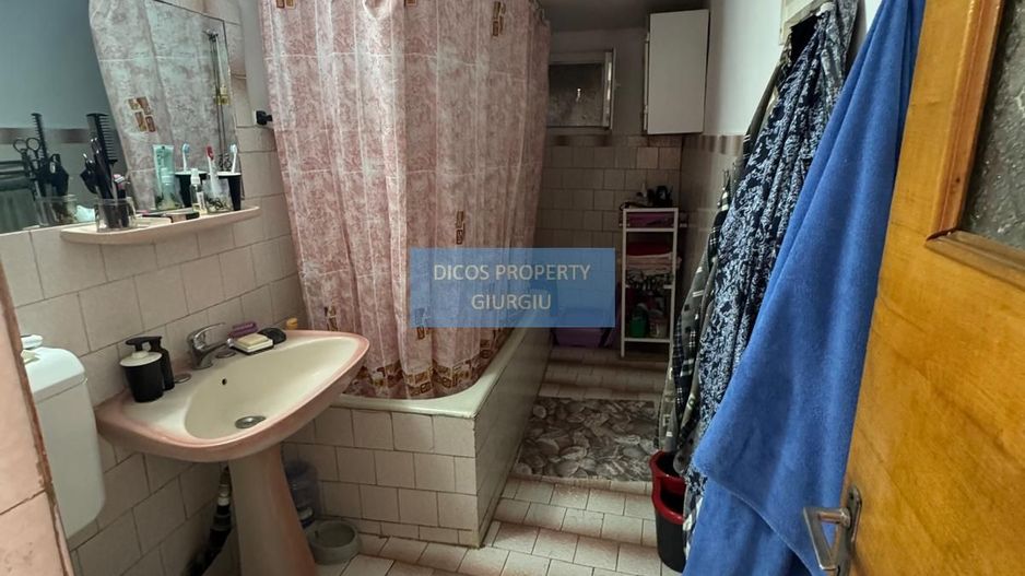 Casă cu 4 camere de vânzare – Str. I. C. Brătianu - Poză 4