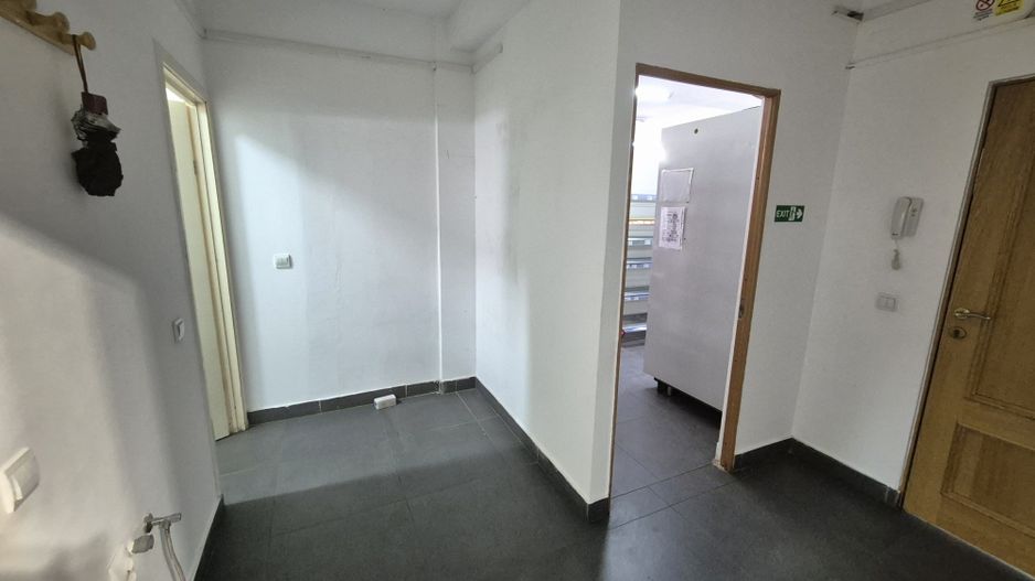 Spatiu comercial 109,54 + 2 locuri de parcare - Varteju - Poză 13